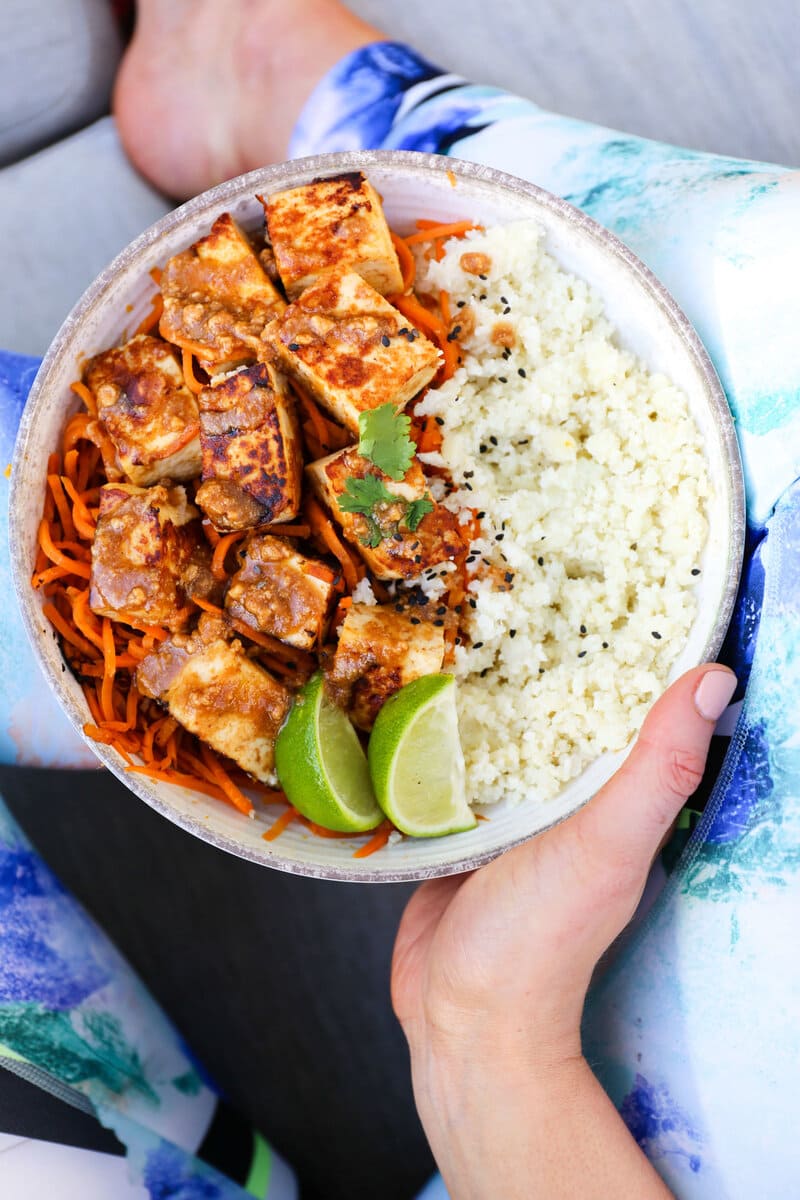 Cauliflower rice with vegan satay and lime