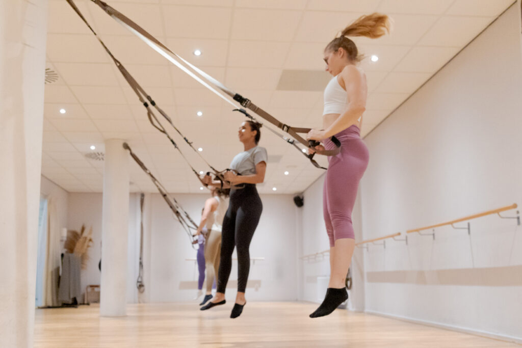 soorten sporten trx kracht vrouw gym